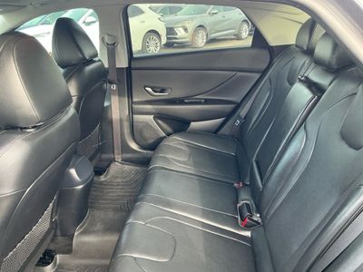 2022 Hyundai Elantra - Photo 4