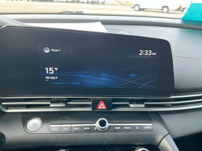 2022 Hyundai Elantra - Photo 5