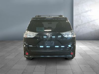 2019 Toyota Sienna — detail view