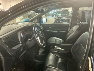 2019 Toyota Sienna — photo 9 view