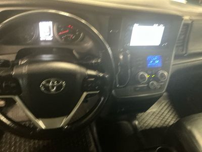 2019 Toyota Sienna — photo 10 view