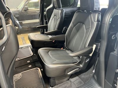 2026 Chrysler Pacifica — photo 11 view