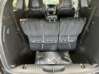 2026 Chrysler Pacifica — photo 12 view