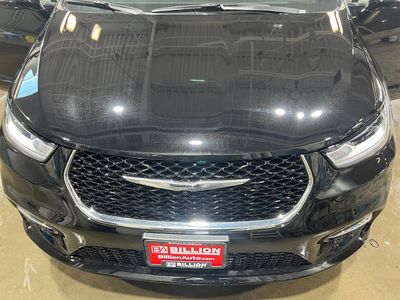 2026 Chrysler Pacifica — photo 8 view