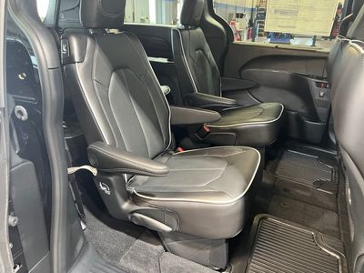 2026 Chrysler Pacifica — photo 9 view