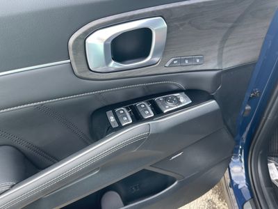 2026 Kia Sorento — photo 8 view