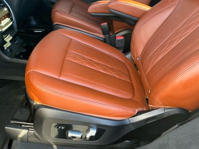 2022 BMW X7 — photo 8 view