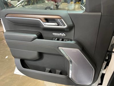 2023 Chevrolet Silverado 1500 — photo 12 view