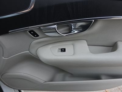 2020 Volvo XC90 — photo 14 view
