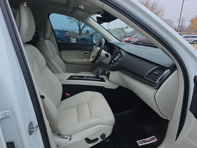 2020 Volvo XC90 — photo 7 view