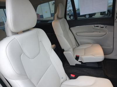 2020 Volvo XC90 — photo 9 view