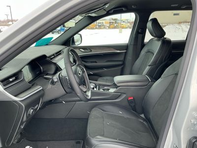 2026 Jeep Grand Cherokee — photo 11 view