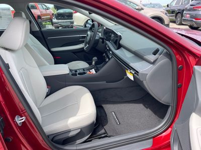 2025 Hyundai Sonata — photo 11 view