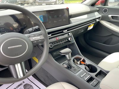 2025 Hyundai Sonata — photo 8 view