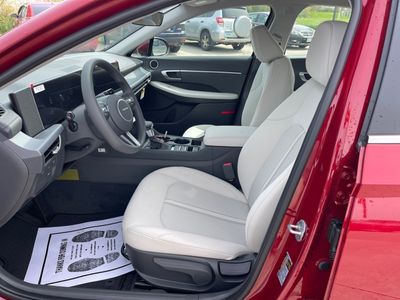 2025 Hyundai Sonata — photo 10 view