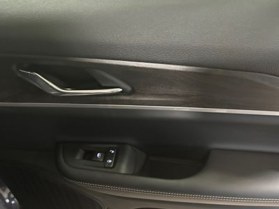 2025 Jeep Grand Cherokee — photo 11 view