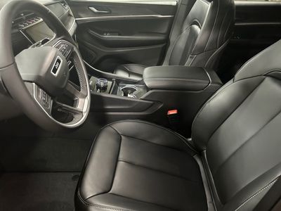 2025 Jeep Grand Cherokee — photo 13 view
