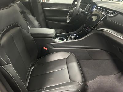 2025 Jeep Grand Cherokee — photo 14 view