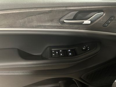 2025 Jeep Grand Cherokee — engine compartment view