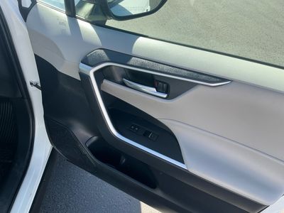2023 Toyota RAV4 — photo 12 view