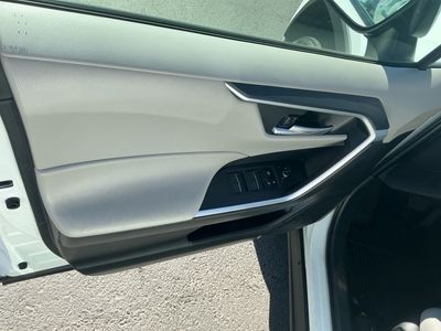 2023 Toyota RAV4 — photo 14 view