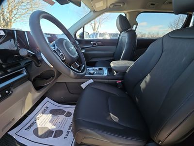 2026 Kia Carnival Hybrid — photo 12 view