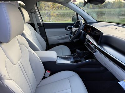 2026 Kia Sorento — photo 9 view
