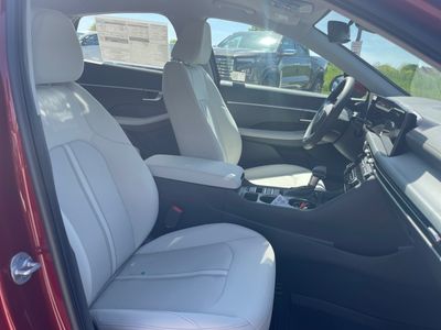 2025 Hyundai Sonata - Photo 14