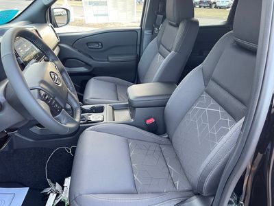 2026 Nissan Frontier — photo 10 view