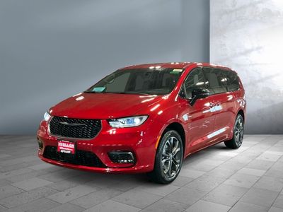 2026 Chrysler Pacifica — front three-quarter view
