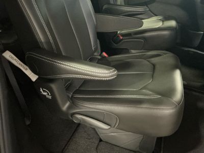 2026 Chrysler Pacifica — photo 10 view