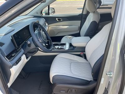2026 Kia Carnival Hybrid - Photo 12
