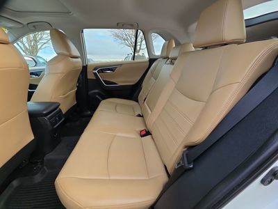 2020 Toyota RAV4 — photo 14 view