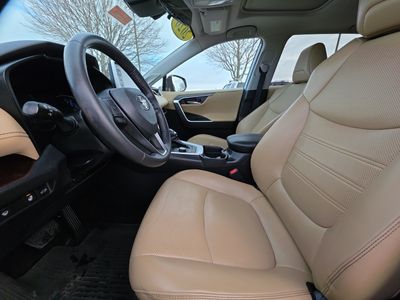 2020 Toyota RAV4 — photo 8 view