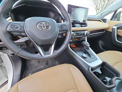 2020 Toyota RAV4 — photo 9 view