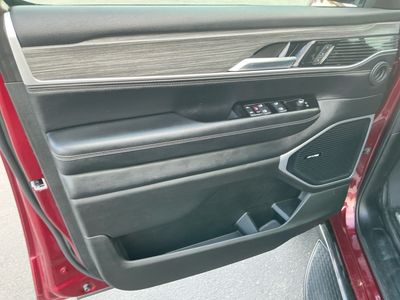 2024 Jeep Wagoneer - Photo 14