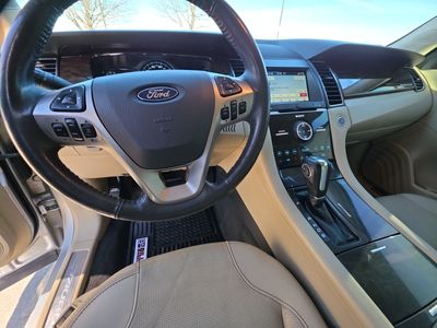 2019 Ford Taurus - Photo 13