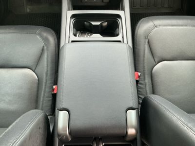 2024 Land Rover Defender — photo 11 view