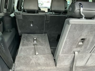 2024 Land Rover Defender — photo 13 view