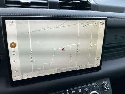 2024 Land Rover Defender — photo 14 view