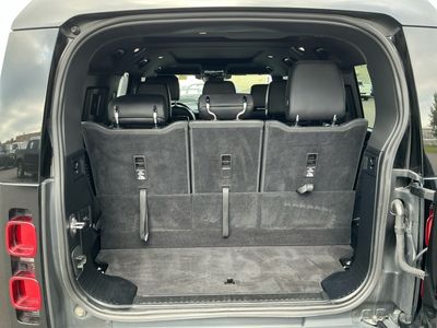 2024 Land Rover Defender — photo 8 view