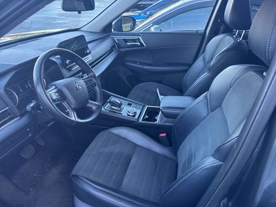2024 Mitsubishi Outlander SE — photo 9 view