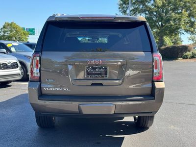 2015 GMC Yukon XL SLT 1500 — interior view