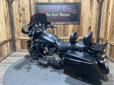 2010 Harley-Davidson Street Glide — interior view