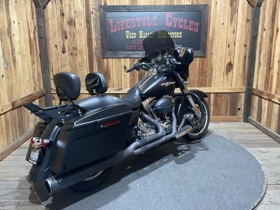 2010 Harley-Davidson Street Glide — engine compartment view