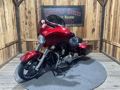 2016 Harley-Davidson Street Glide Special — interior view