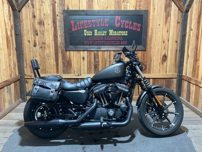 2021 Harley-Davidson Iron 883 — engine compartment view