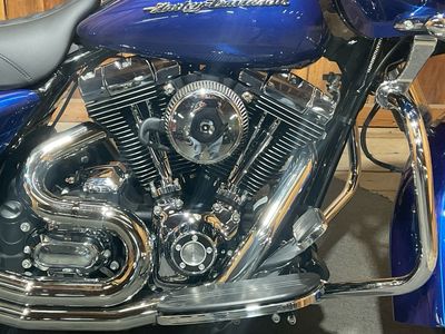 2016 Harley-Davidson Road Glide Special — interior view