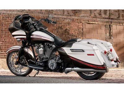 2015 Harley-Davidson Road Glide Special — photo 14 view