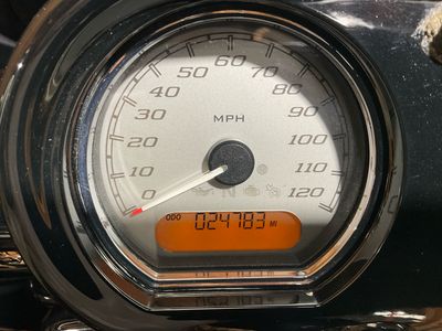 2015 Harley-Davidson Road Glide Special — interior view